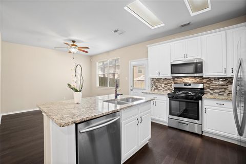 Photo of 15 Blue Creek Place, The Woodlands, TX 77382 (MLS # 52562039)