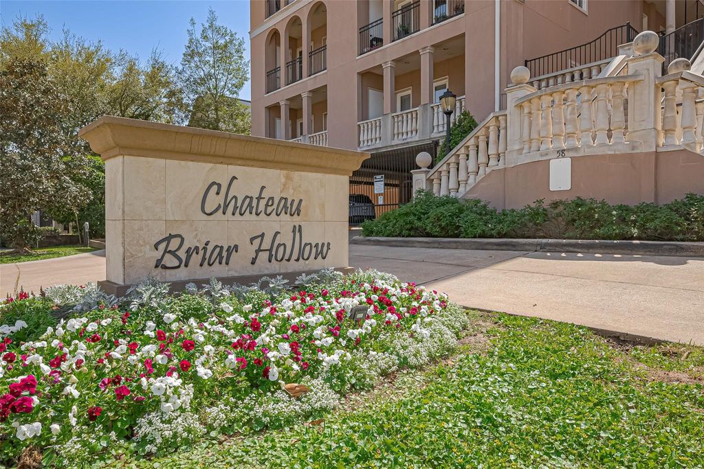 Photo of 58 Briar Hollow Lane #303, Houston, TX 77027 (MLS # 97720887)