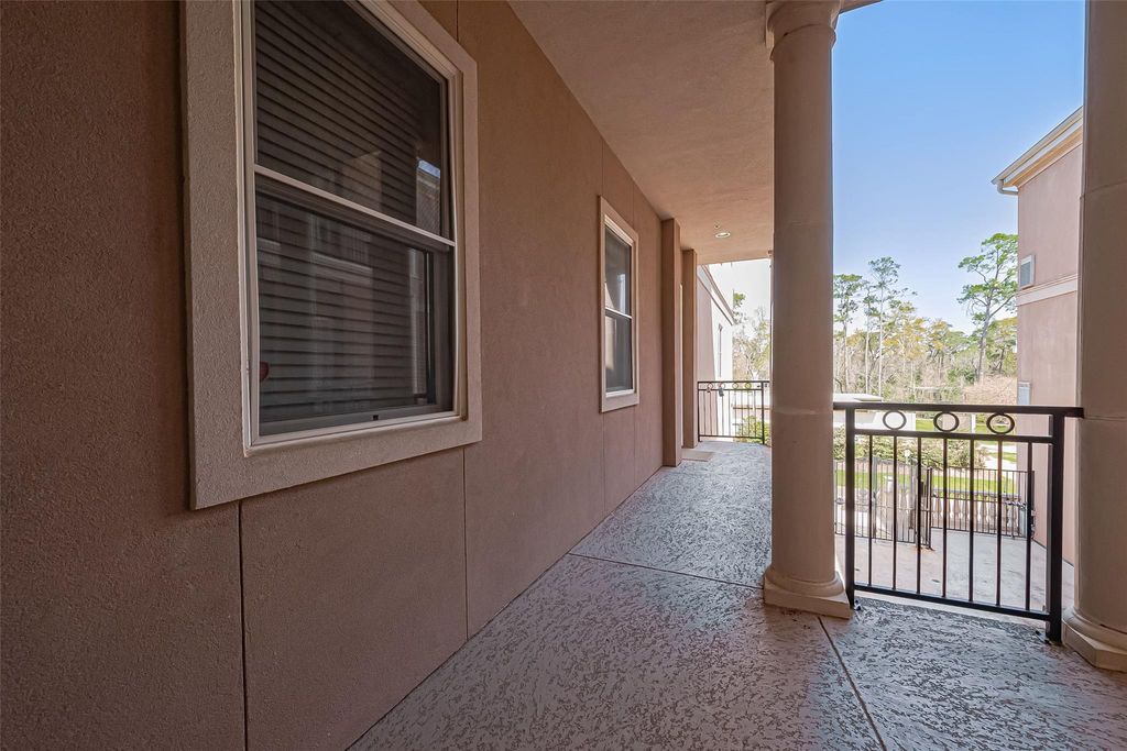 Photo of 58 Briar Hollow Lane #303, Houston, TX 77027 (MLS # 97720887)