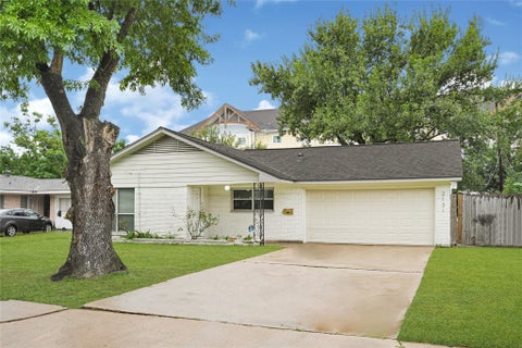 Photo of 2131 Counter Point Drive, Houston, TX 77055 (MLS # 6527835)