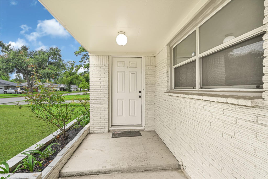 Photo of 2131 Counter Point Drive, Houston, TX 77055 (MLS # 6527835)