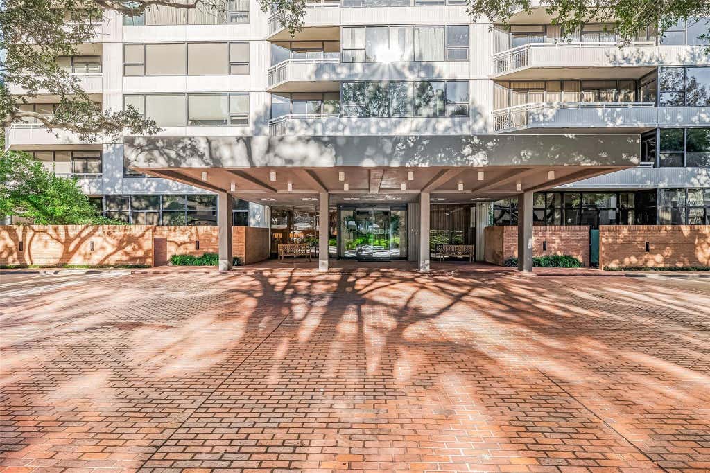 Photo of 14 Greenway Plaza #6P, Houston, TX 77046 (MLS # 33479496)