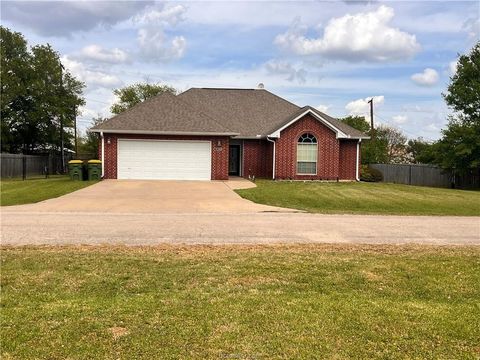 Photo of 104 Frost Creek Avenue, Groesbeck, TX 76642 (MLS # 34003856)