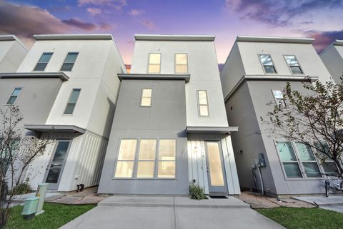 Photo of 18716 Centro Main Street #B, Shenandoah, TX 77385 (MLS # 9432191)