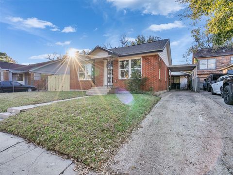 Photo of 2416 Cumberland Street, Houston, TX 77023 (MLS # 80761264)