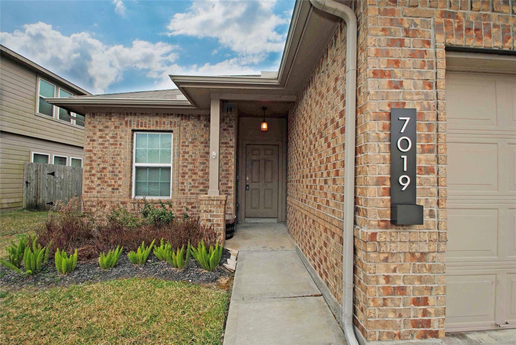Photo of 7019 Hazelnut Lane, Baytown, TX 77521 (MLS # 13609010)