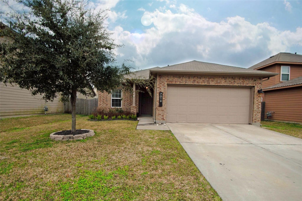 Photo of 7019 Hazelnut Lane, Baytown, TX 77521 (MLS # 13609010)