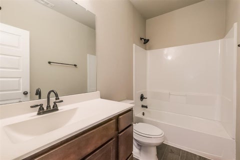 Tiny photo for 146 Parkgate #B, Conroe, TX 77304 (MLS # 31245101)