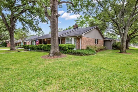 Tiny photo for 10051 Meadow Lake Lane, Houston, TX 77042 (MLS # 8608747)
