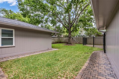 Tiny photo for 10051 Meadow Lake Lane, Houston, TX 77042 (MLS # 8608747)