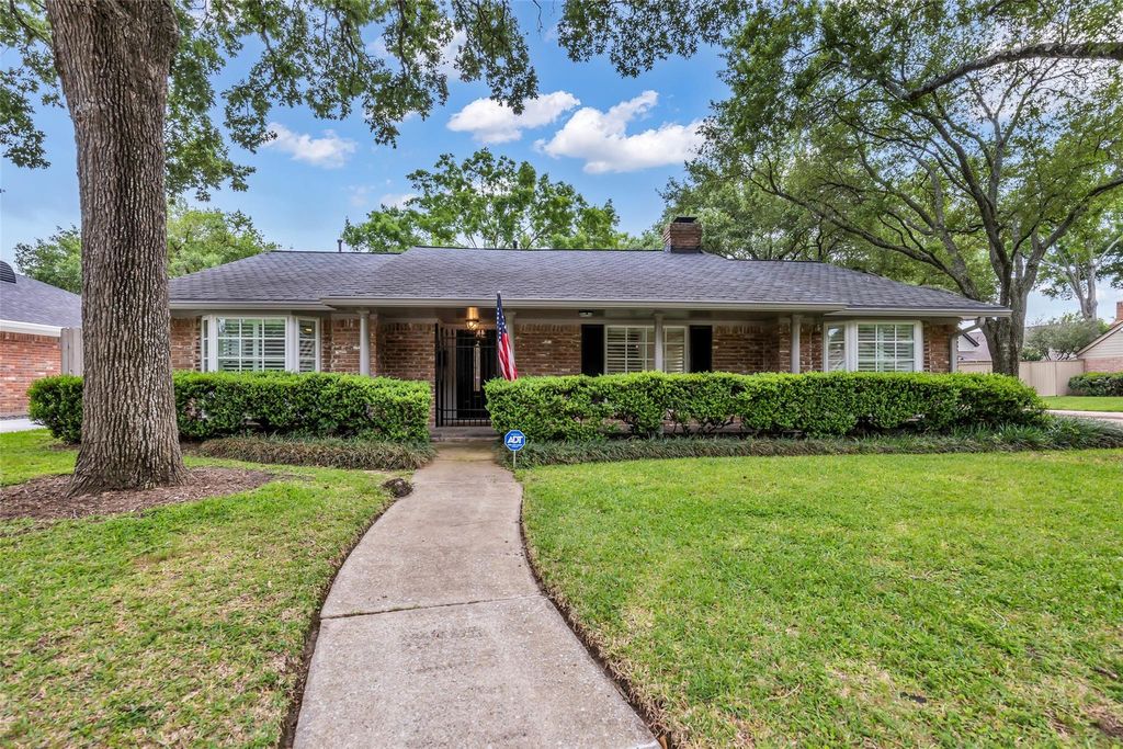 Photo of 10051 Meadow Lake Lane, Houston, TX 77042 (MLS # 8608747)