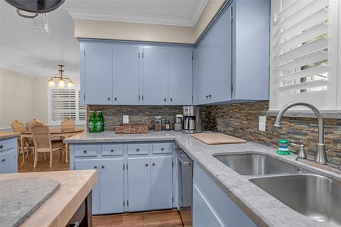 Tiny photo for 10051 Meadow Lake Lane, Houston, TX 77042 (MLS # 8608747)