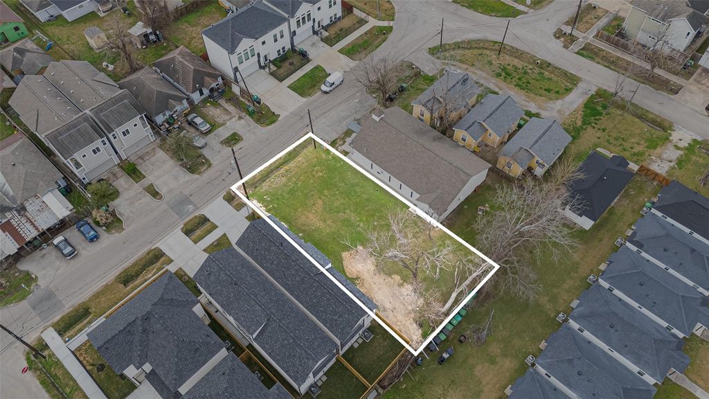 Photo of 0 Nichols, Houston, TX 77020 (MLS # 85615344)