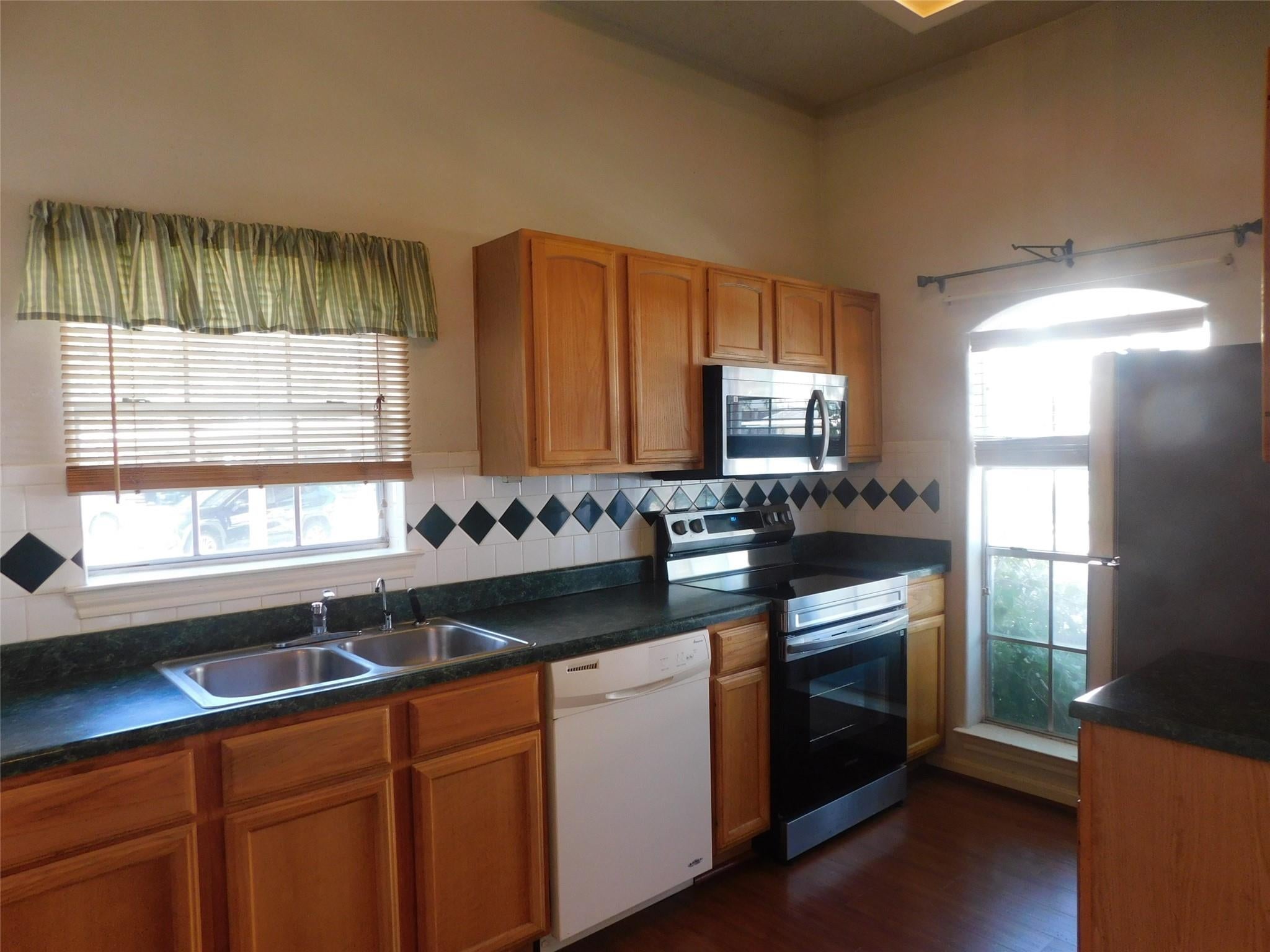 2710 Grants Lake Blvd G3