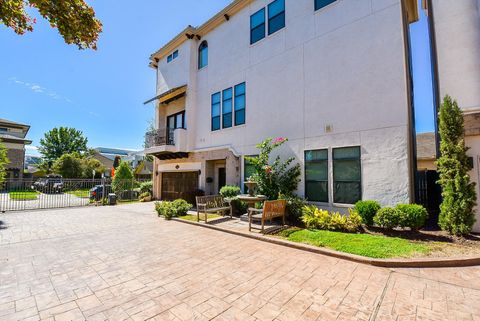 Photo of 2052 W Main Street, Houston, TX 77098 (MLS # 98274838)