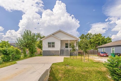 Photo of 778 Pickering Street, Houston, TX 77091 (MLS # 42163314) Photo of 778 Pickering Street, Houston, TX 77091 (MLS # 42163314)