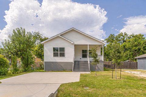 Photo of 778 Pickering Street, Houston, TX 77091 (MLS # 42163314)
