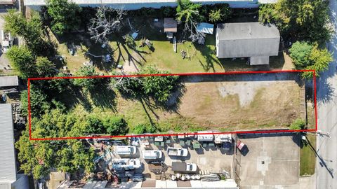 Photo of 5717 Centralcrest St St, Houston, TX 77092 (MLS # 93378951)