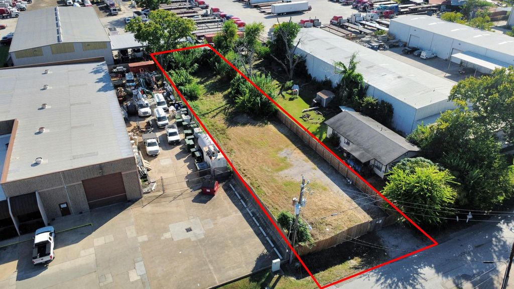 Photo of 5717 Centralcrest St St, Houston, TX 77092 (MLS # 93378951)