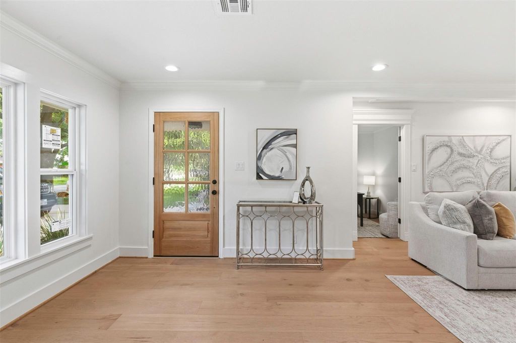 Photo of 2210 Wakefield Drive, Houston, TX 77018 (MLS # 83157637)