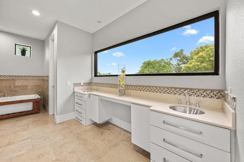 Tiny photo for 1901 W 14th 1/2 Street #C, Houston, TX 77008 (MLS # 31920029)