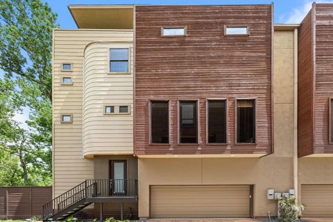 Tiny photo for 1901 W 14th 1/2 Street #C, Houston, TX 77008 (MLS # 31920029)