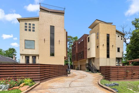 Tiny photo for 1901 W 14th 1/2 Street #C, Houston, TX 77008 (MLS # 31920029)