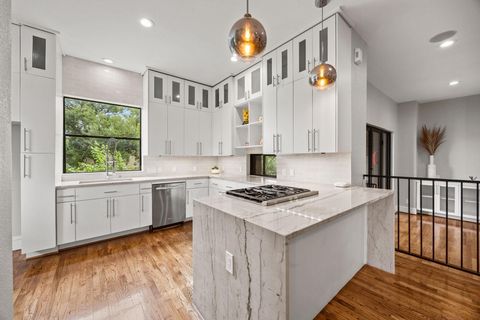 Tiny photo for 1901 W 14th 1/2 Street #C, Houston, TX 77008 (MLS # 31920029)