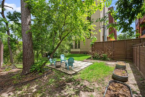 Tiny photo for 1901 W 14th 1/2 Street #C, Houston, TX 77008 (MLS # 31920029)