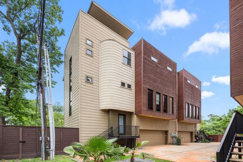 Photo of 1901 W 14th 1/2 Street #C, Houston, TX 77008 (MLS # 31920029)