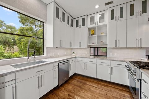 Tiny photo for 1901 W 14th 1/2 Street #C, Houston, TX 77008 (MLS # 31920029)
