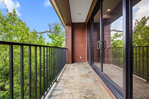 Tiny photo for 1901 W 14th 1/2 Street #C, Houston, TX 77008 (MLS # 31920029)