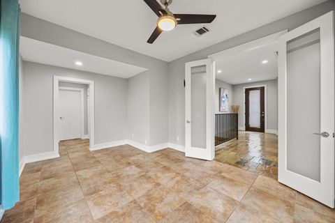 Tiny photo for 1901 W 14th 1/2 Street #C, Houston, TX 77008 (MLS # 31920029)