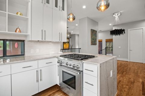 Tiny photo for 1901 W 14th 1/2 Street #C, Houston, TX 77008 (MLS # 31920029)