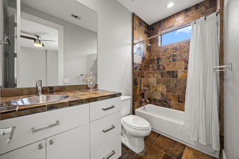 Tiny photo for 1901 W 14th 1/2 Street #C, Houston, TX 77008 (MLS # 31920029)