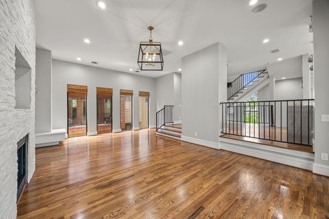 Tiny photo for 1901 W 14th 1/2 Street #C, Houston, TX 77008 (MLS # 31920029)