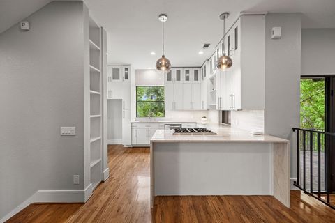 Tiny photo for 1901 W 14th 1/2 Street #C, Houston, TX 77008 (MLS # 31920029)