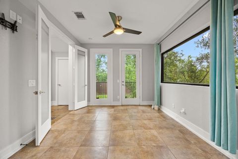 Tiny photo for 1901 W 14th 1/2 Street #C, Houston, TX 77008 (MLS # 31920029)