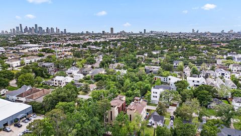 Tiny photo for 1901 W 14th 1/2 Street #C, Houston, TX 77008 (MLS # 31920029)