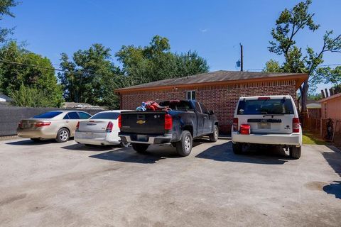 Tiny photo for 6820 Petre Drive #B, Houston, TX 77076 (MLS # 11052293)