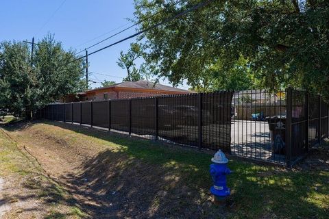 Tiny photo for 6820 Petre Drive #B, Houston, TX 77076 (MLS # 11052293)