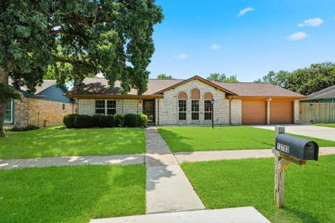 Photo of 13703 Fernhill Drive, Sugar Land, TX 77498 (MLS # 35786059)