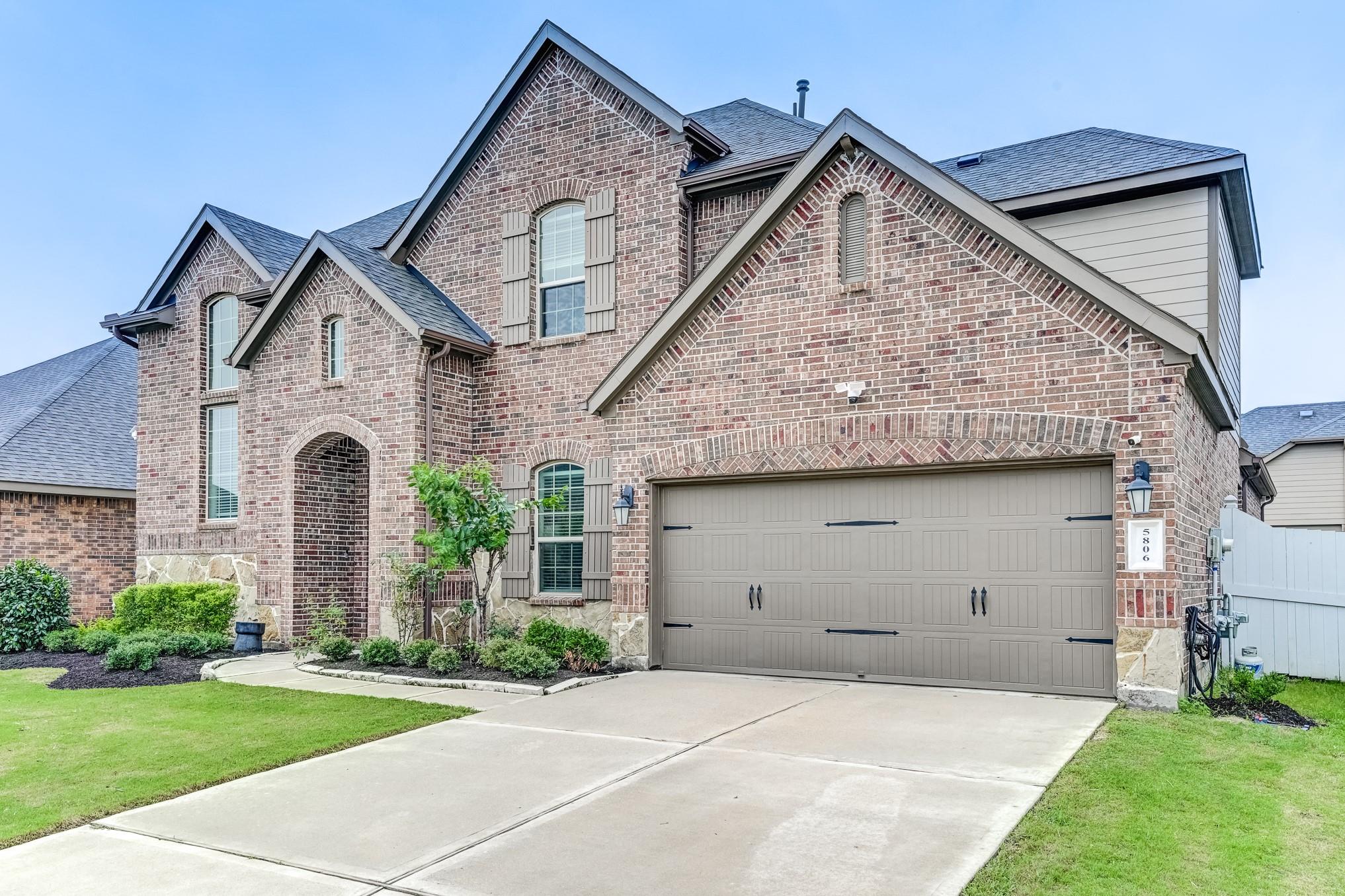5806 Metaphor Way