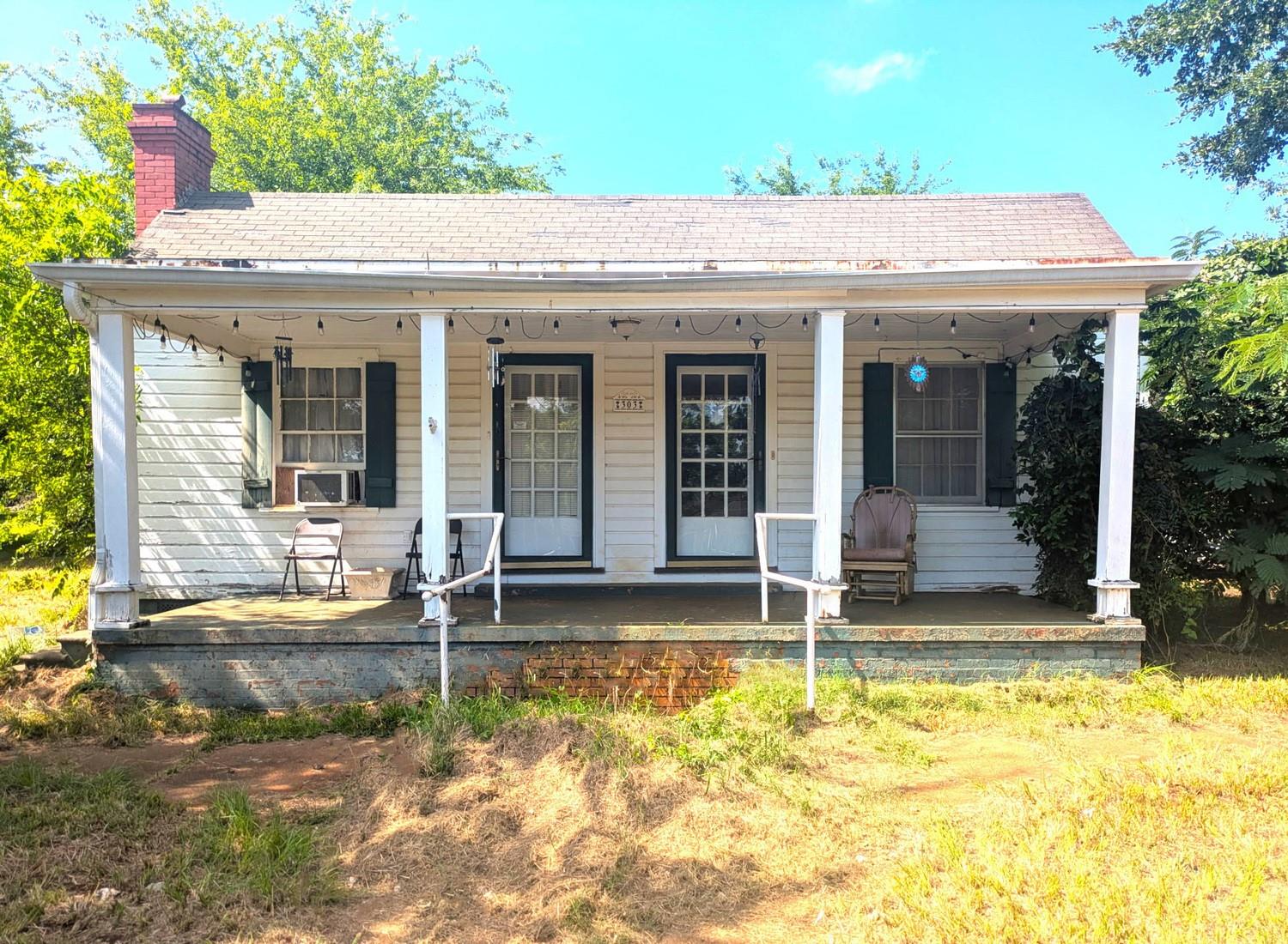 Photo 1 of 10 — 303 E Livingston Street, San Augustine, TX 75972