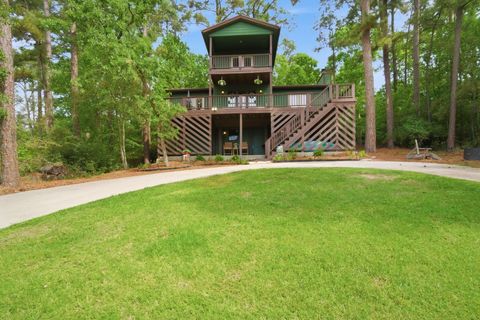Homes For Sale - 213 Lakefront Drive<br/> Onalaska, TX 77360