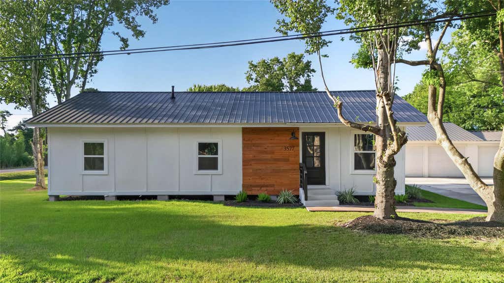 Photo of 3577 9th Street, Nederland, TX 77705 (MLS # 37881623)