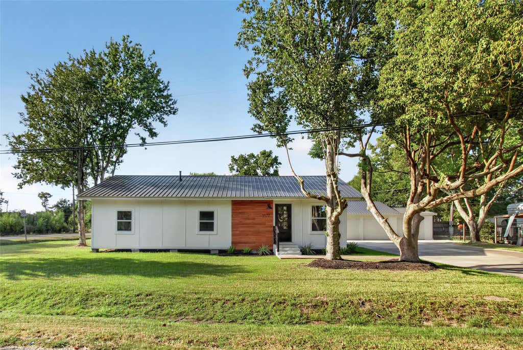 Photo of 3577 9th Street, Nederland, TX 77705 (MLS # 37881623)