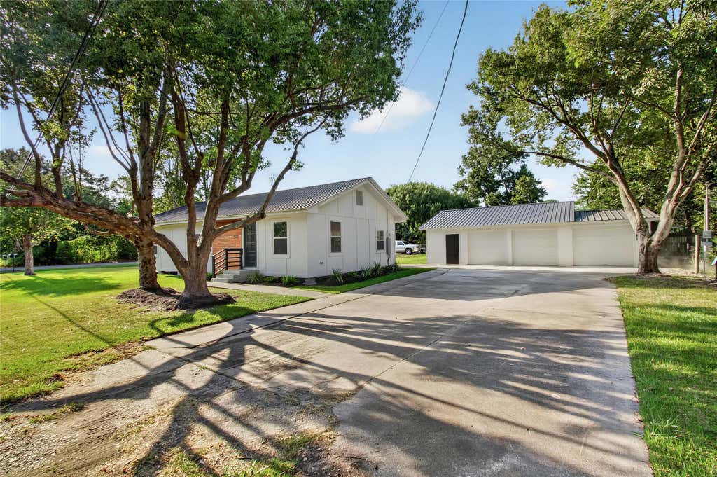 Photo of 3577 9th Street, Nederland, TX 77705 (MLS # 37881623)