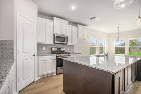 Photo of 411 Wellshire Drive, West Columbia, TX 77486 (MLS # 94255130)