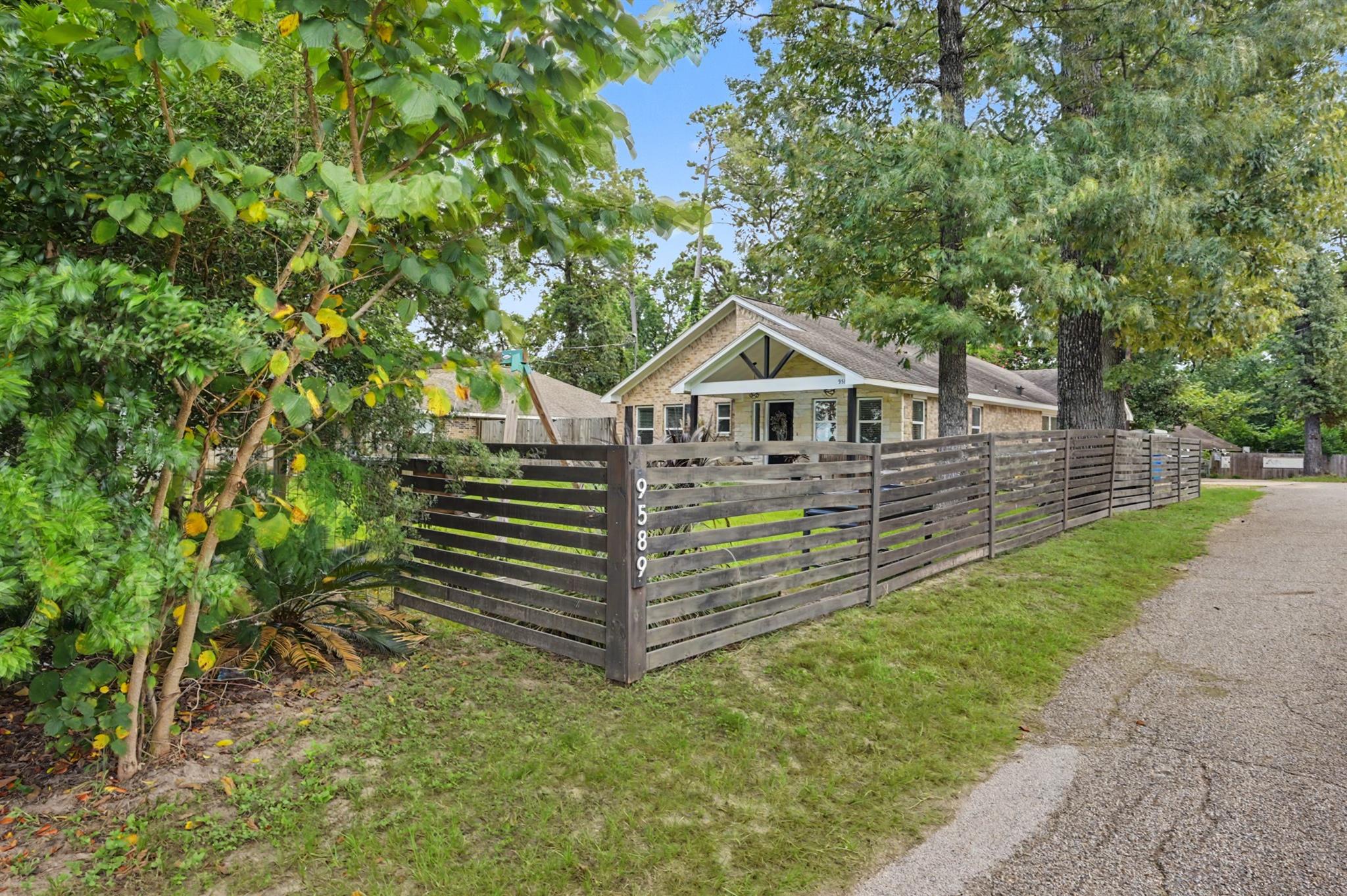 9589 Thousand Oaks Loop